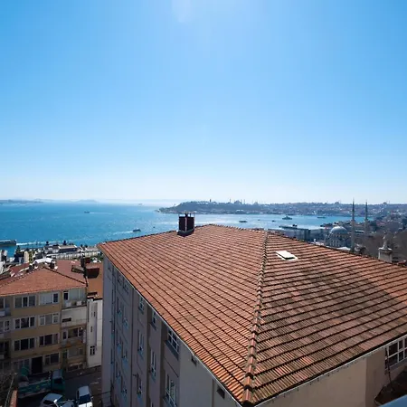 Bosphorus View - 2-bedroom With Elevator & Air Conditioning * Стамбул