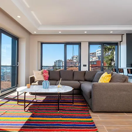 Bosphorus View - 2-bedroom With Elevator & Air Conditioning Apartamento