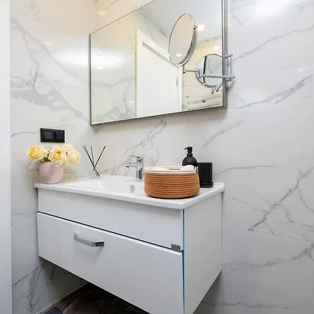 Bosphorus View - 2-bedroom With Elevator & Air Conditioning Апартаменты Стамбул