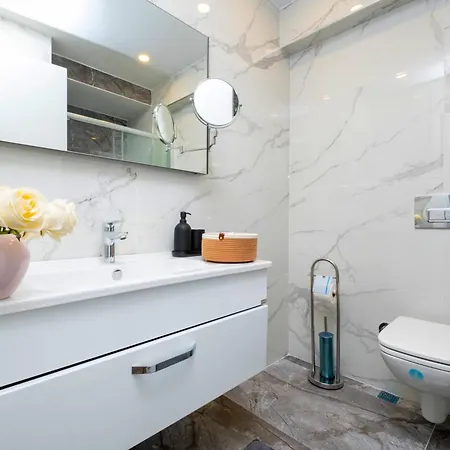 Апартаменты Bosphorus View - 2-bedroom With Elevator & Air Conditioning