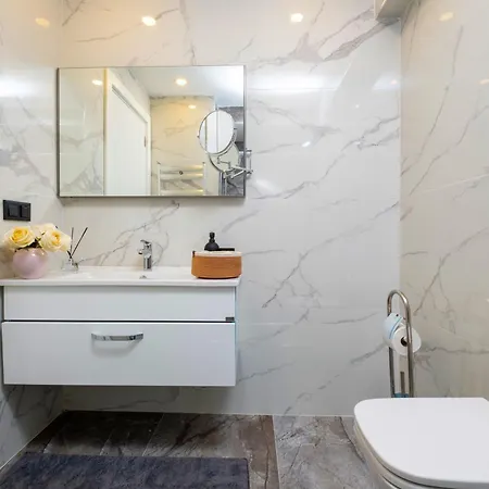 Bosphorus View - 2-bedroom With Elevator & Air Conditioning Апартаменты Стамбул