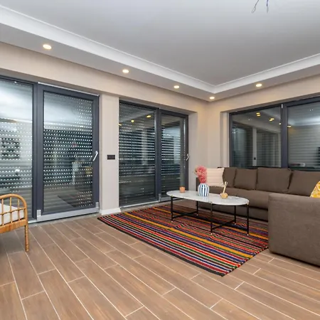 Bosphorus View - 2-bedroom With Elevator & Air Conditioning
