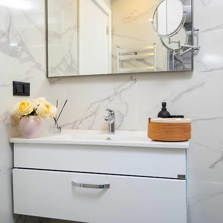 Bosphorus View - 2-bedroom With Elevator & Air Conditioning Апартаменты Стамбул