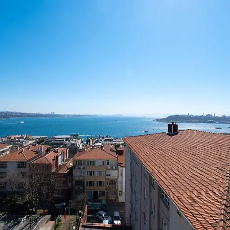 Bosphorus View - 2-bedroom With Elevator & Air Conditioning Апартаменты *