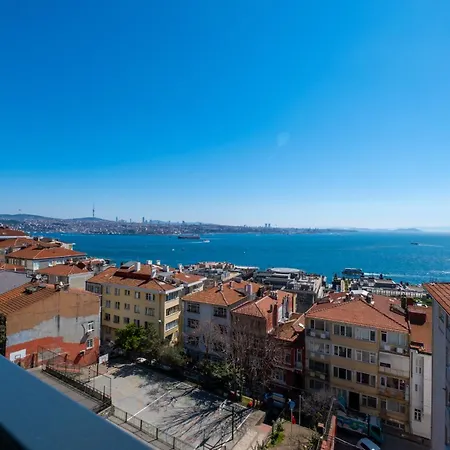 Bosphorus View - 2-bedroom With Elevator & Air Conditioning Стамбул